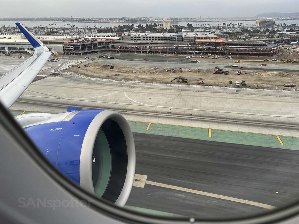 United A321neo taking off from San Diego airport showing the construction progress of phase 2 of the new terminal 1 rebuild
