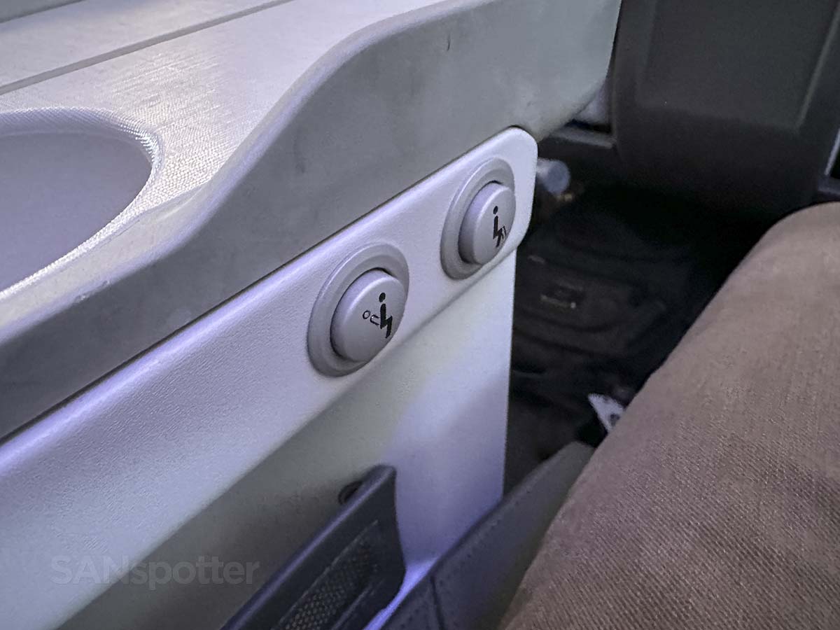 Seat recline and extendable leg rest buttons in Alaska Airlines 737-800 first class