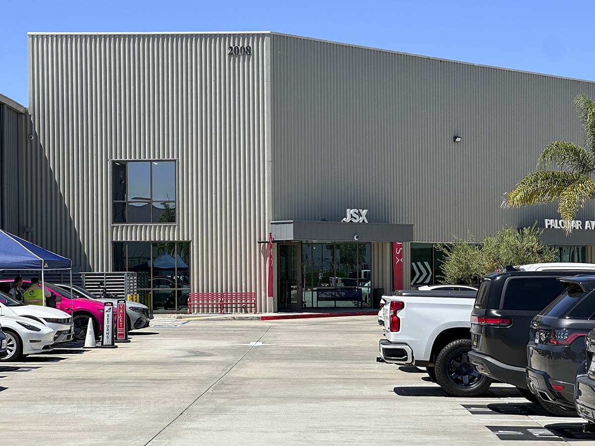 JSX building at the Carlsbad Jet Center at the McClellan-Palomar Airport