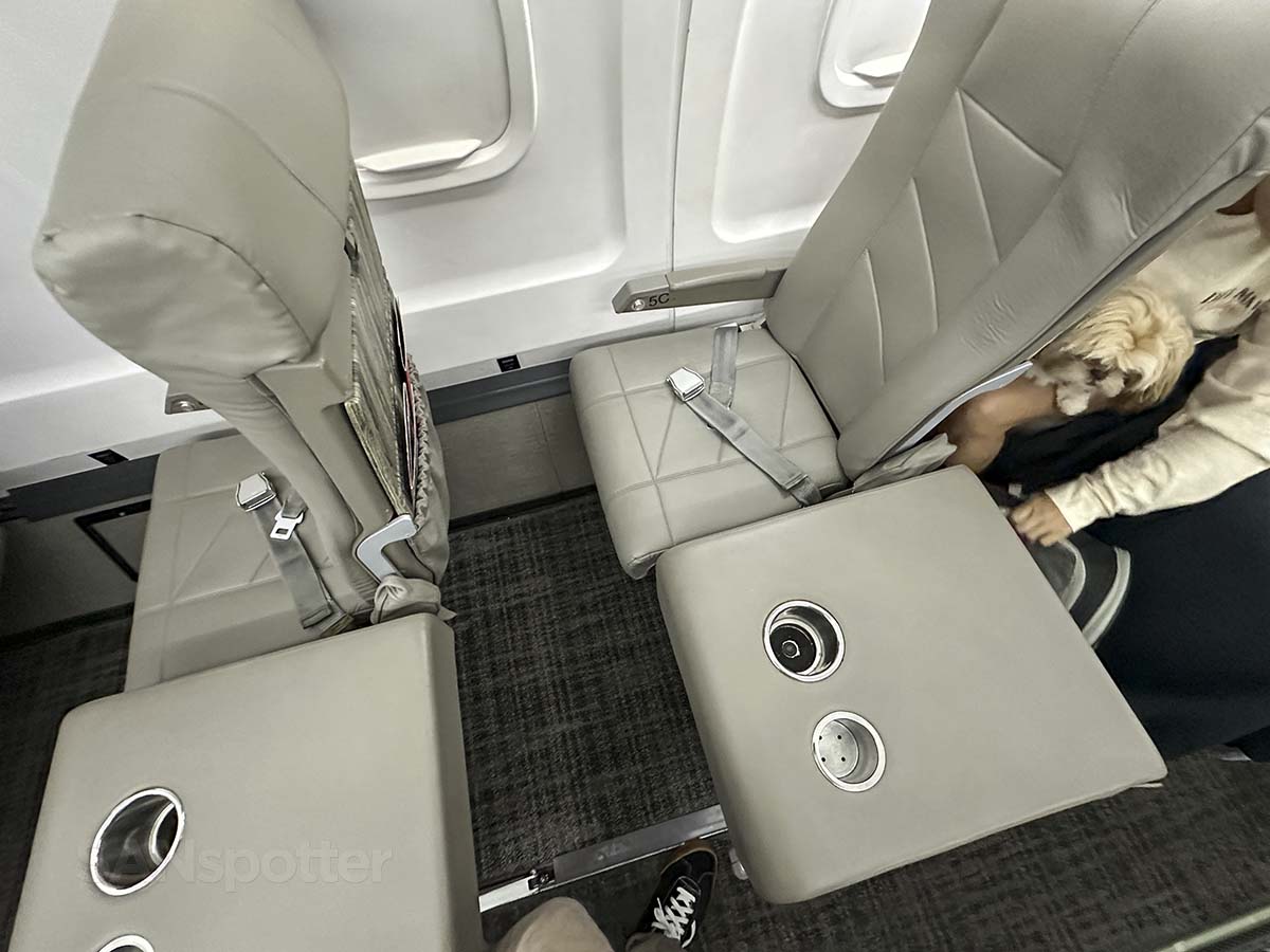 Seat 5C with side table JSX Embraer 145