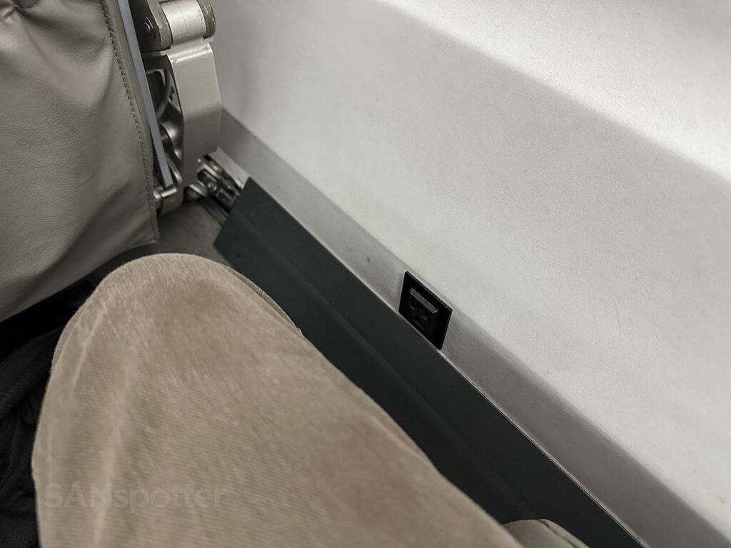JSX Embraer 145 electrical outlet in the side panel next to my seat