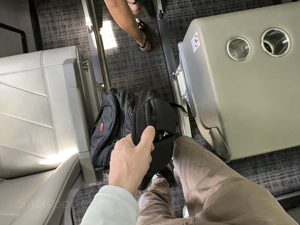 Walking up the aisle while deplaning a JSX E145
