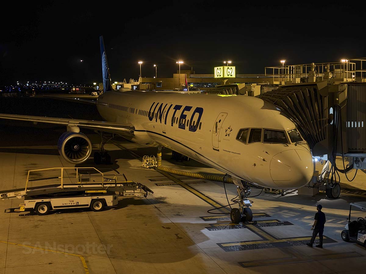 United Airlines 757-300 N77865 being prepared for a flight to Los Angeles at gate G2 HNL