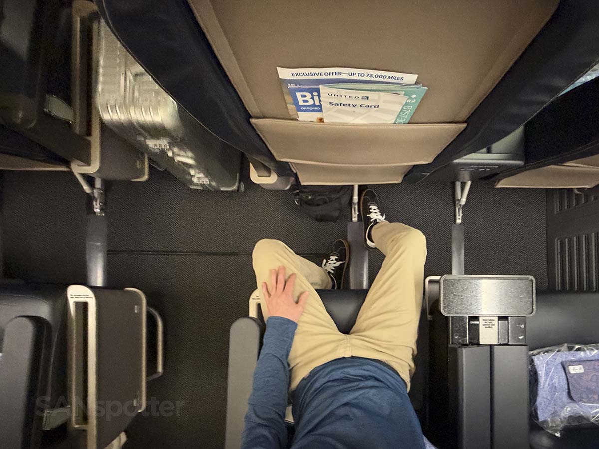 United Airlines 757-300 first class seat width and legroom
