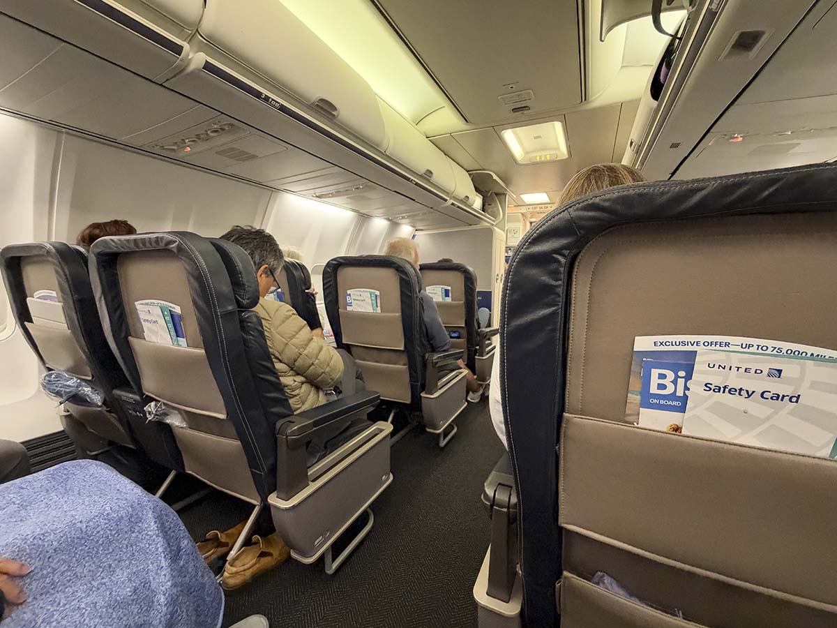 United Airlines 757-300 first class seatbacks without video screens