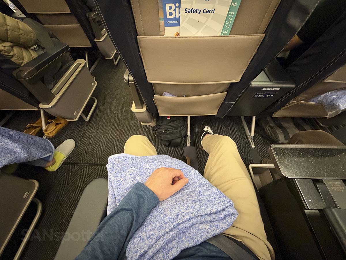 Stretching out and enjoying the extra legroom in United Airlines 757-300 first class