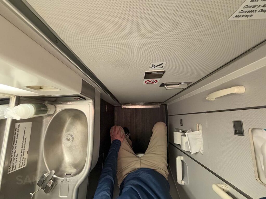 United Airlines 757-300 first class lavatory size