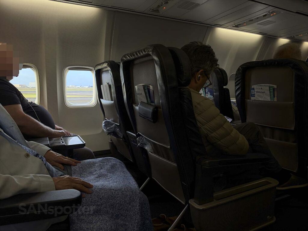 Looking out the window from the aisle seat in United Airlines 757-300 first class while taxiing to the runway