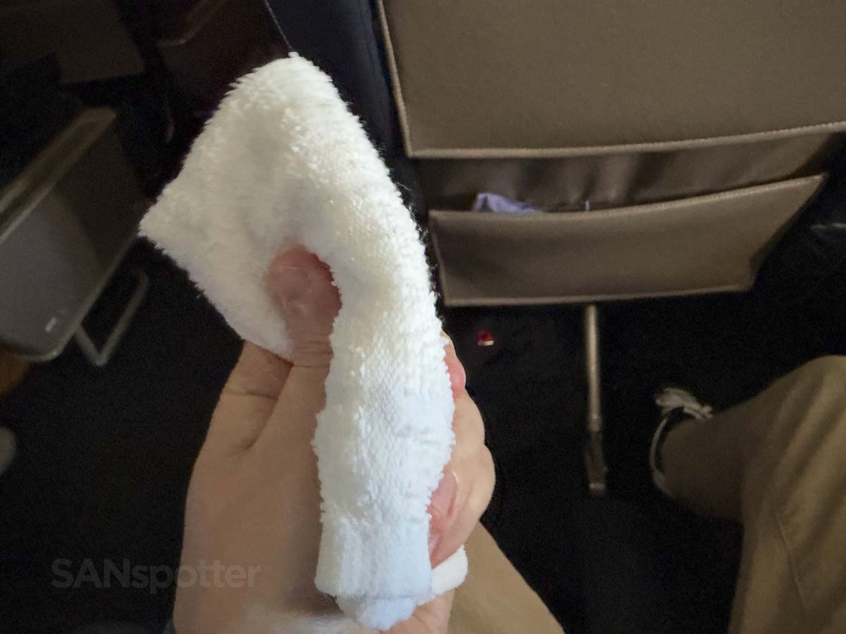 Hot towel service in United Airlines 757-300 first class