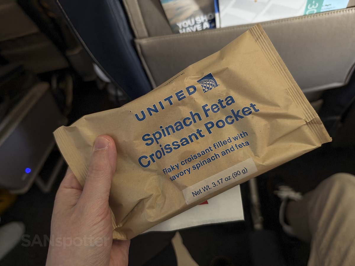 Midflight hot snack in United Airlines 757-300 first class from Honolulu to Los Angeles