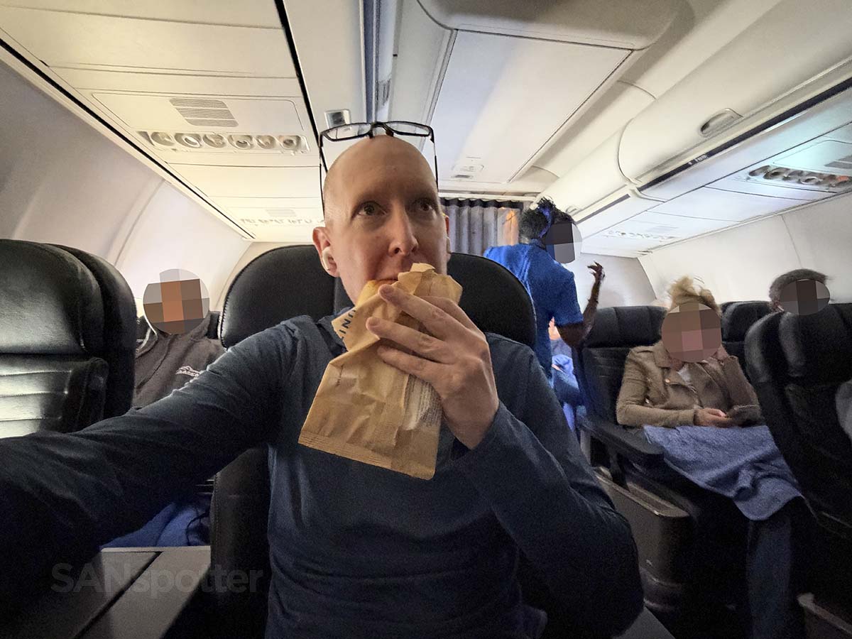 Scott Leazenby eating the mid flight snack in United Airlines 757-300 first class