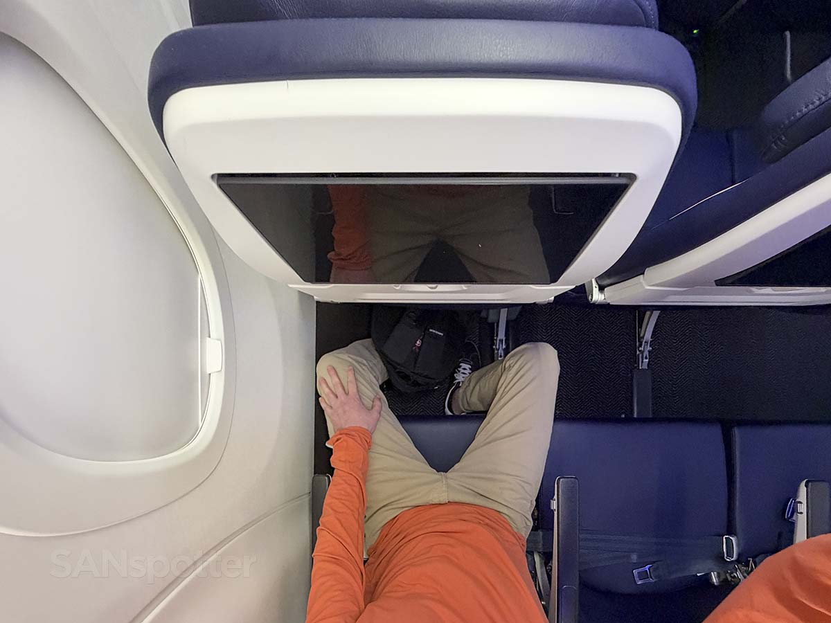 United Airlines A321XLR economy seat width and legroom