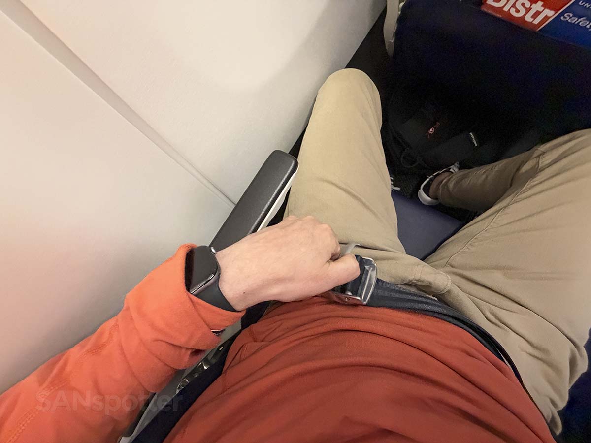 Unbuckling my seatbelt in United Airlines A321XLR economy